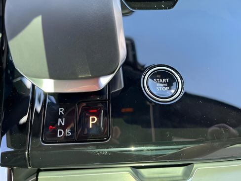 Used 2025 Land Rover Range Rover Sport image 22