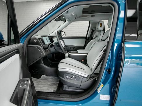 Used 2025 Rivian R1S Adventure Dual AWD/4WD image 13