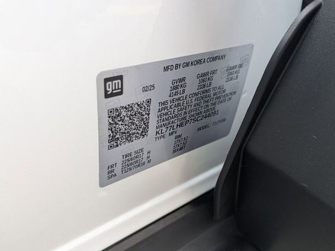 Used 2025 Chevrolet Trax LT w/ LT Convenience Package FWD image 37