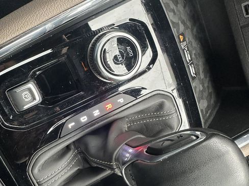 Used 2024 GMC Canyon Denali image 18