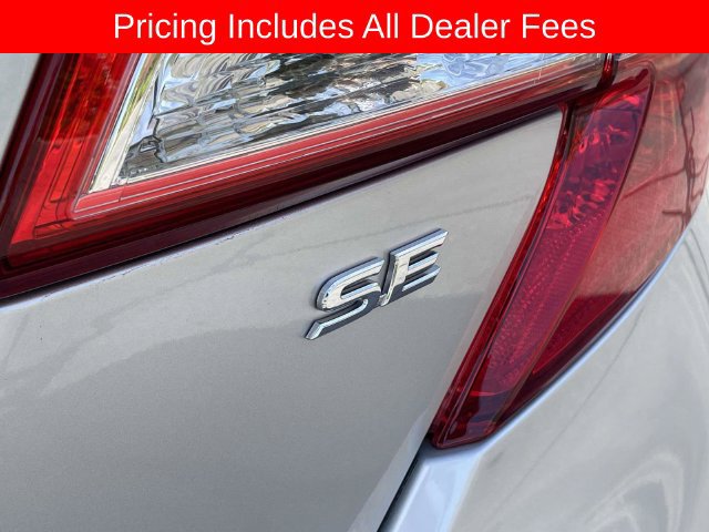 Used 2014 Toyota Camry SE w/ Moonroof Package FWD image 12