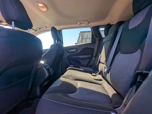 Used 2014 Jeep Cherokee Latitude w/ Cold Weather Group image 10