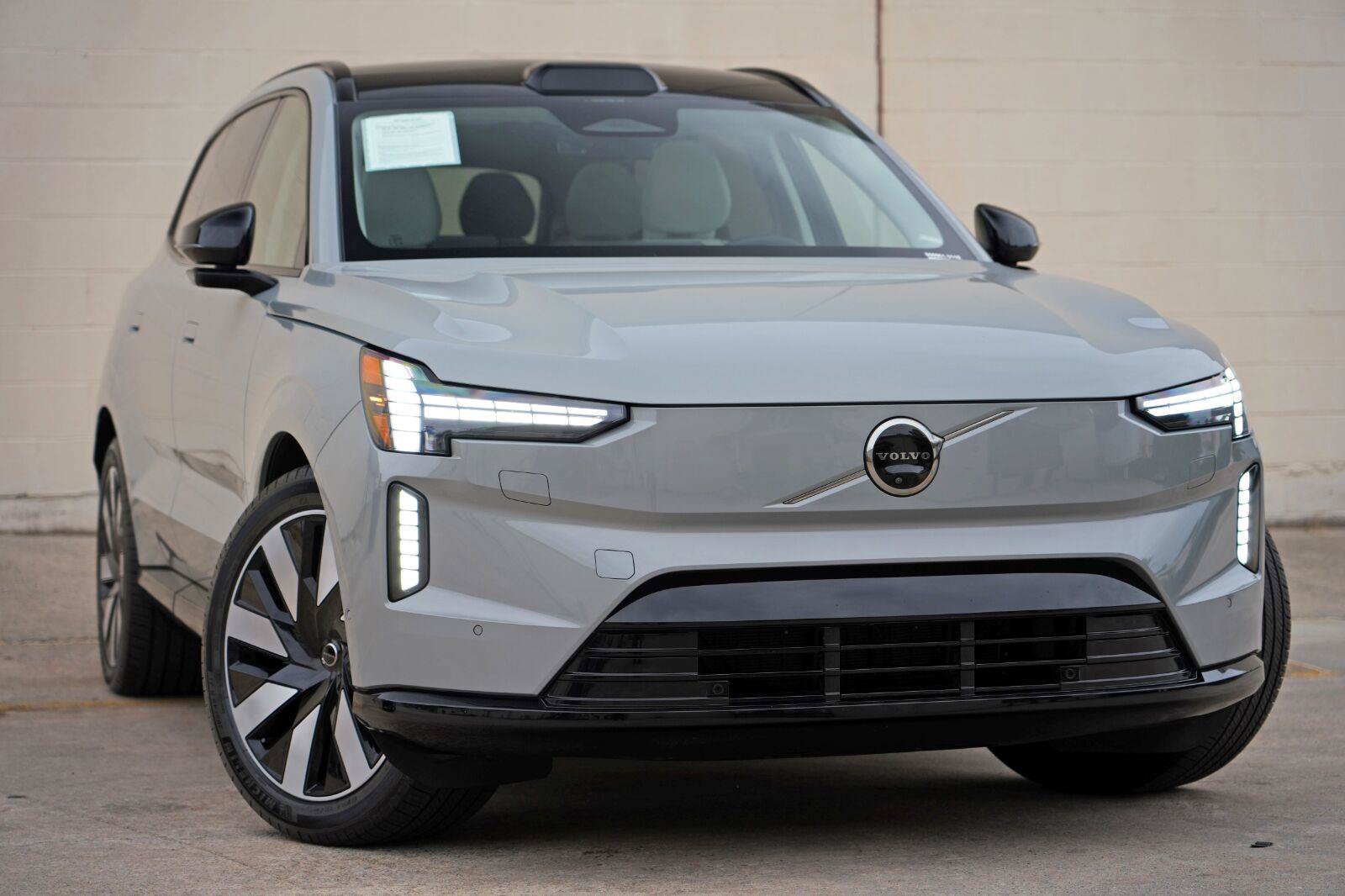 Used 2025 Volvo EX90 Ultra AWD/4WD image 3