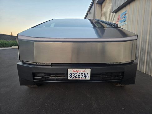 Used 2024 Tesla Cybertruck AWD Crew Cab image 15