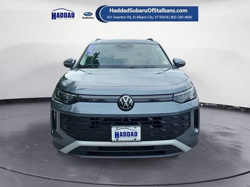Used 2025 Volkswagen Tiguan SE AWD/4WD image 8