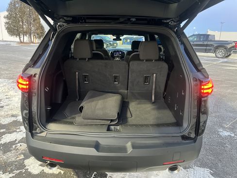 Used 2023 Chevrolet Traverse LT image 18