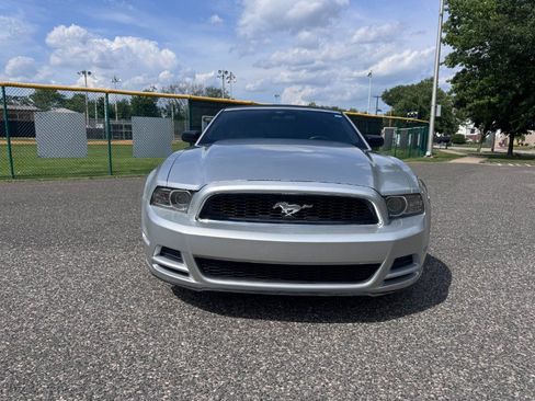 Used 2013 Ford Mustang Convertible RWD image 2