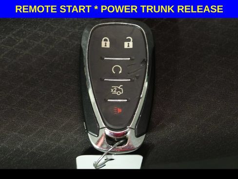 Used 2023 Chevrolet Malibu LT w/ Driver Confidence Package FWD image 9