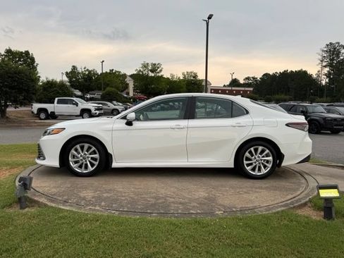 Used 2021 Toyota Camry LE w/ Cold Weather Package FWD image 4
