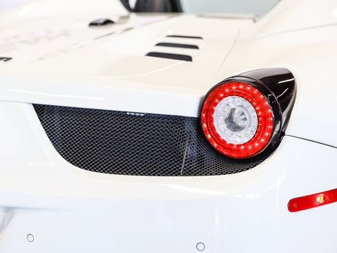 Used 2013 Ferrari 458 Spider RWD image 28