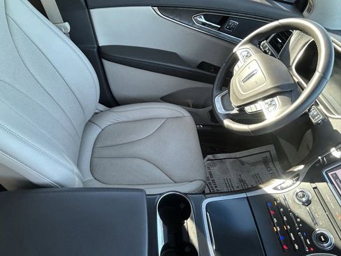 Used 2020 Lincoln Nautilus Reserve image 38