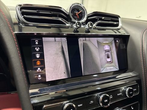 Used 2023 Bentley Bentayga image 29