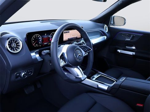 Certified 2025 Mercedes-Benz GLB 250 4MATIC image 19