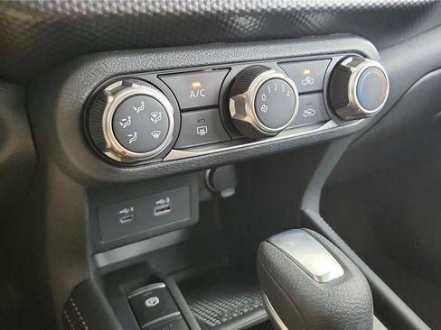 Used 2023 Nissan Kicks SV image 38