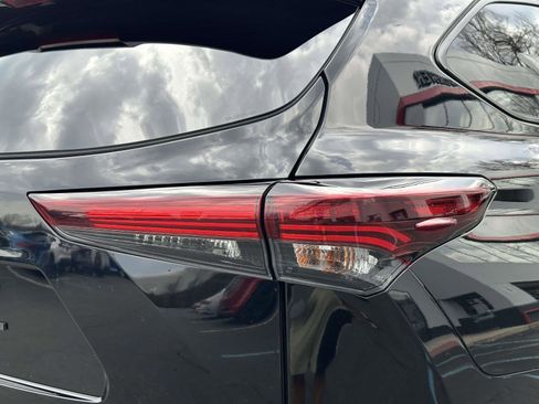 Used 2025 Toyota Highlander XSE image 12