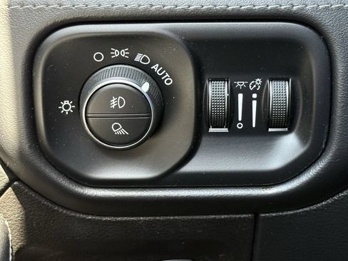 Used 2022 RAM 1500 Limited AWD/4WD image 21