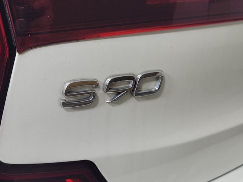 Used 2018 Volvo S90 T5 Momentum w/ Momentum Plus Package AWD/4WD image 7