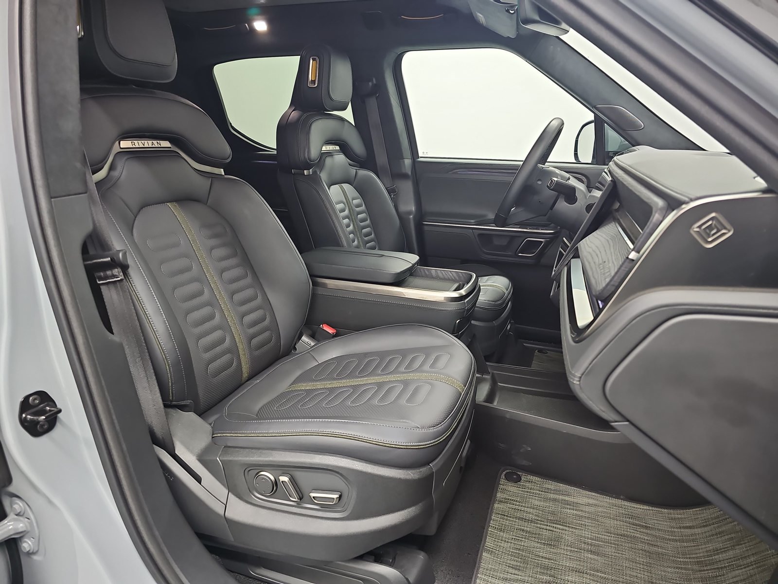 Used 2024 Rivian R1T Adventure Dual AWD/4WD image 23
