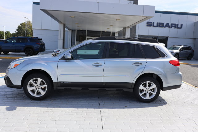 Used 2014 Subaru Outback 2.5i Premium AWD/4WD image 2