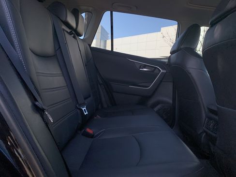 Used 2020 Toyota RAV4 Limited image 33