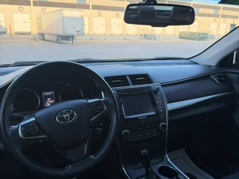 Used 2017 Toyota Camry SE w/ Moonroof Package FWD image 13