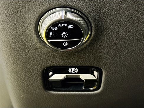 Used 2025 Mercedes-Benz GLC 43 AMG 4MATIC image 10