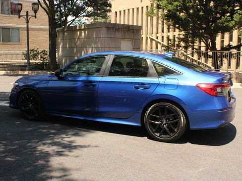 Used 2022 Honda Civic Sport image 9