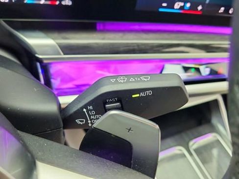 Used 2023 BMW 740i w/ Parking Assistance Package image 42