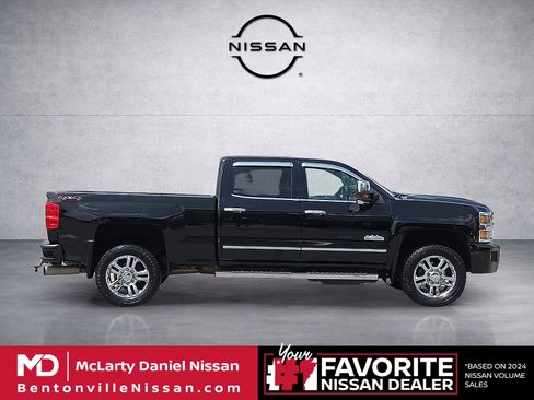 Used 2018 Chevrolet Silverado 2500 High Country w/ Duramax Plus Package AWD/4WD image 6