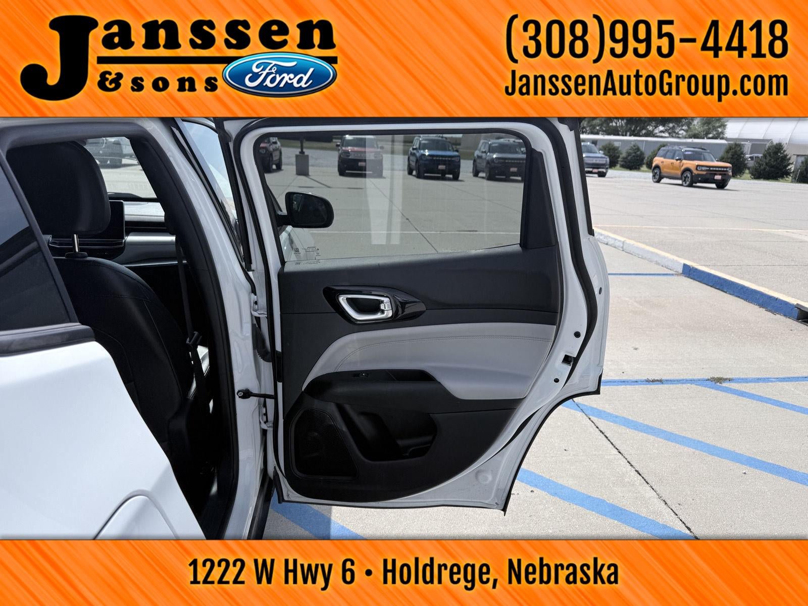 Used 2024 Jeep Compass Limited AWD/4WD image 12