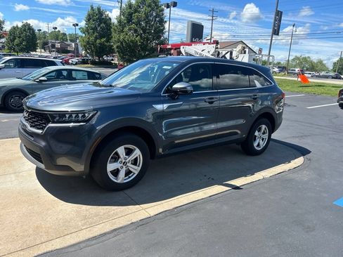 Used 2023 Kia Sorento LX AWD/4WD image 3