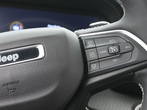 Used 2023 Jeep Grand Cherokee Altitude AWD/4WD image 29