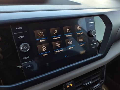 Certified 2022 Volkswagen Taos SE image 26