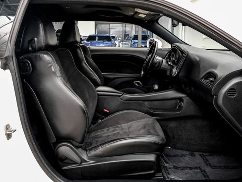 Used 2017 Dodge Challenger R/T Scat Pack RWD image 39