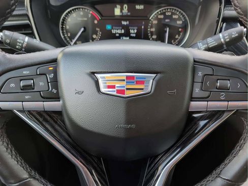 Used 2025 Cadillac XT6 Premium Luxury image 11