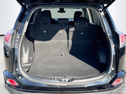 Used 2018 Toyota RAV4 XLE FWD image 22