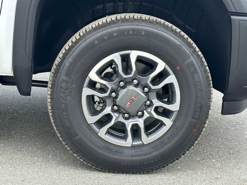 New 2025 GMC Sierra 3500 SLT w/ SLT Convenience Package image 9