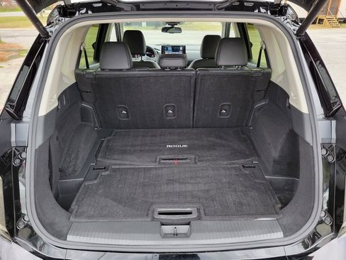 Used 2025 Nissan Rogue Platinum image 13