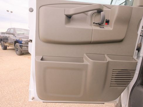 Used 2025 Chevrolet Express 2500 w/ Driver Convenience Package image 23