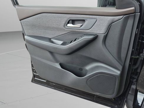 Certified 2021 Nissan Rogue SV FWD image 22