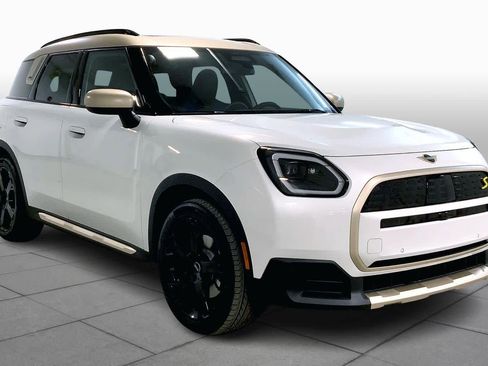 Used 2025 MINI Cooper Countryman SE w/ Comfort Package Max image 2