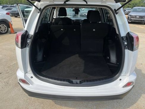 Used 2017 Toyota RAV4 LE FWD image 13