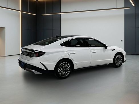 Certified 2025 Hyundai Sonata Limited FWD image 7