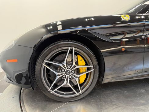 Used 2016 Ferrari California T RWD image 10
