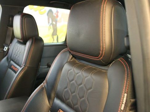 Used 2023 Nissan Frontier PRO-4X image 17