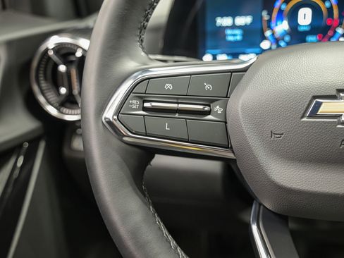 Used 2025 Chevrolet Equinox LT w/ Safety and Technology Package AWD/4WD image 18