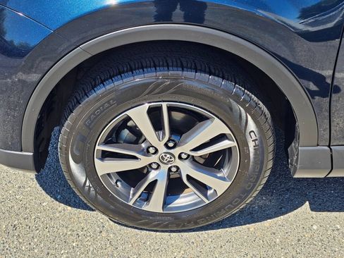 Used 2018 Toyota RAV4 XLE AWD/4WD image 9