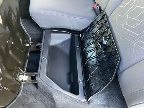 Used 2017 Toyota Tacoma TRD Off-Road image 40