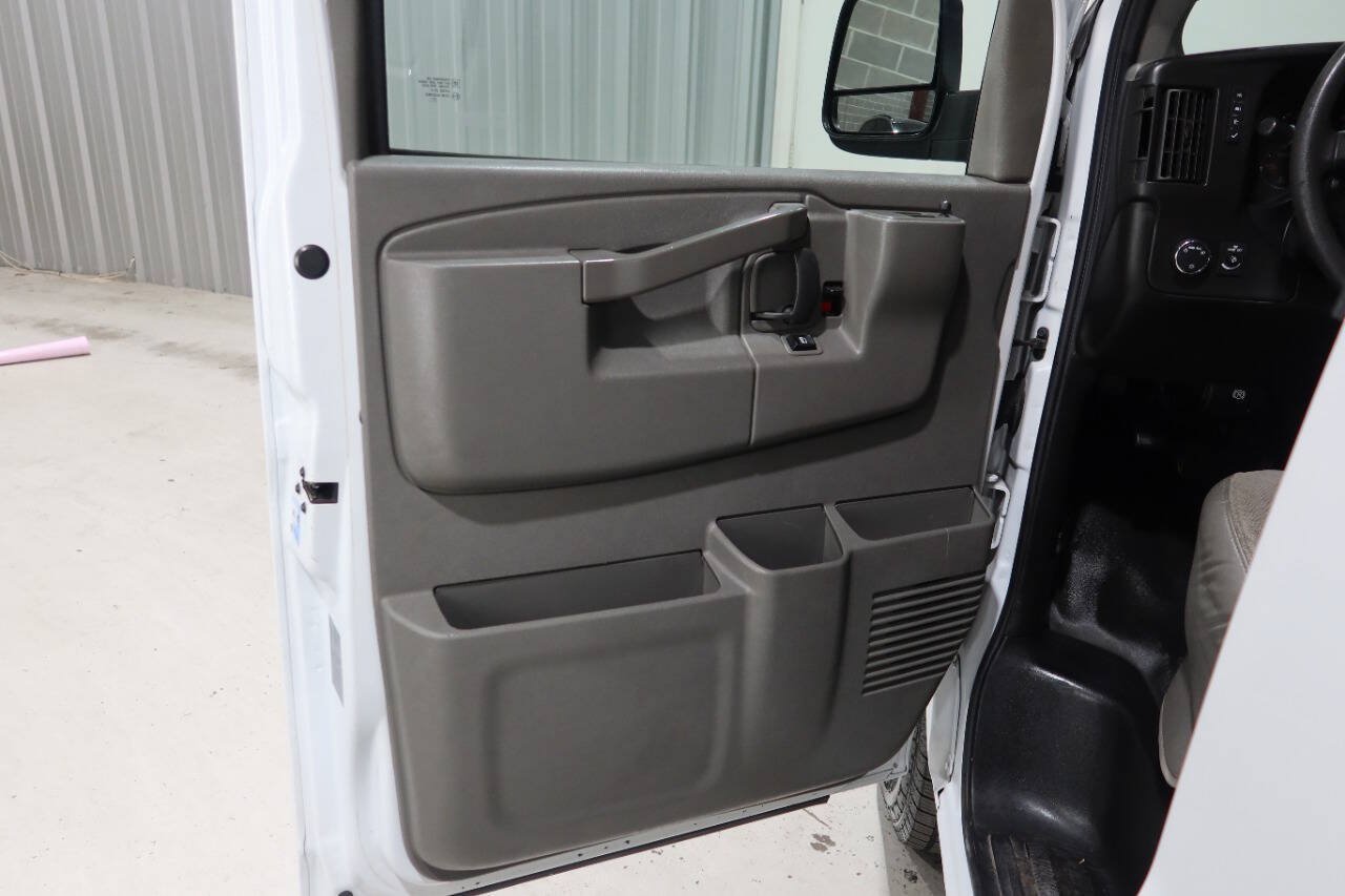 Used 2021 Chevrolet Express 2500 RWD image 20