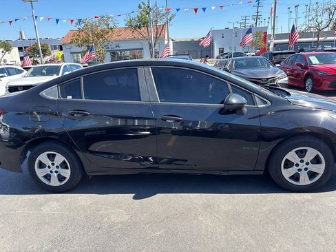 Used 2018 Chevrolet Cruze LS FWD image 3